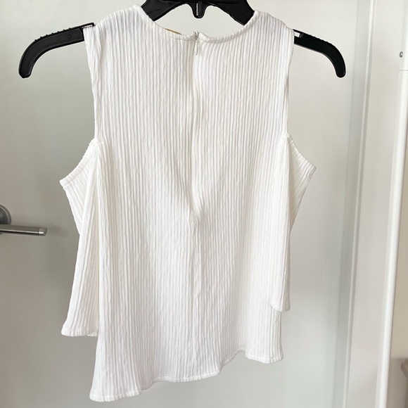 ❎❌SOLD❌❎Maje cutout shoulder top on white T1 - Picture 4 of 4